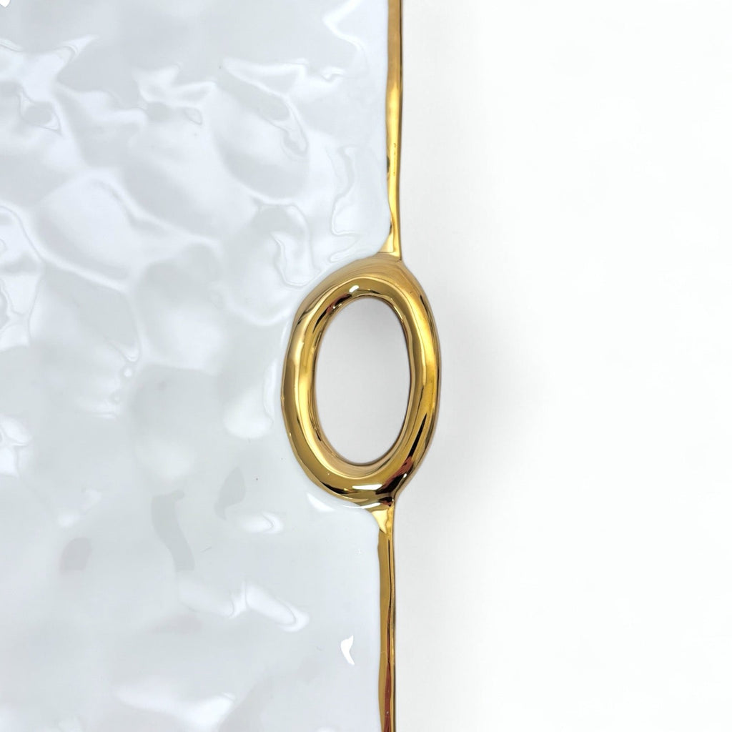 Klara Tallrik – Porslin med Elegant Guldkant (3 Storlekar) tallrik