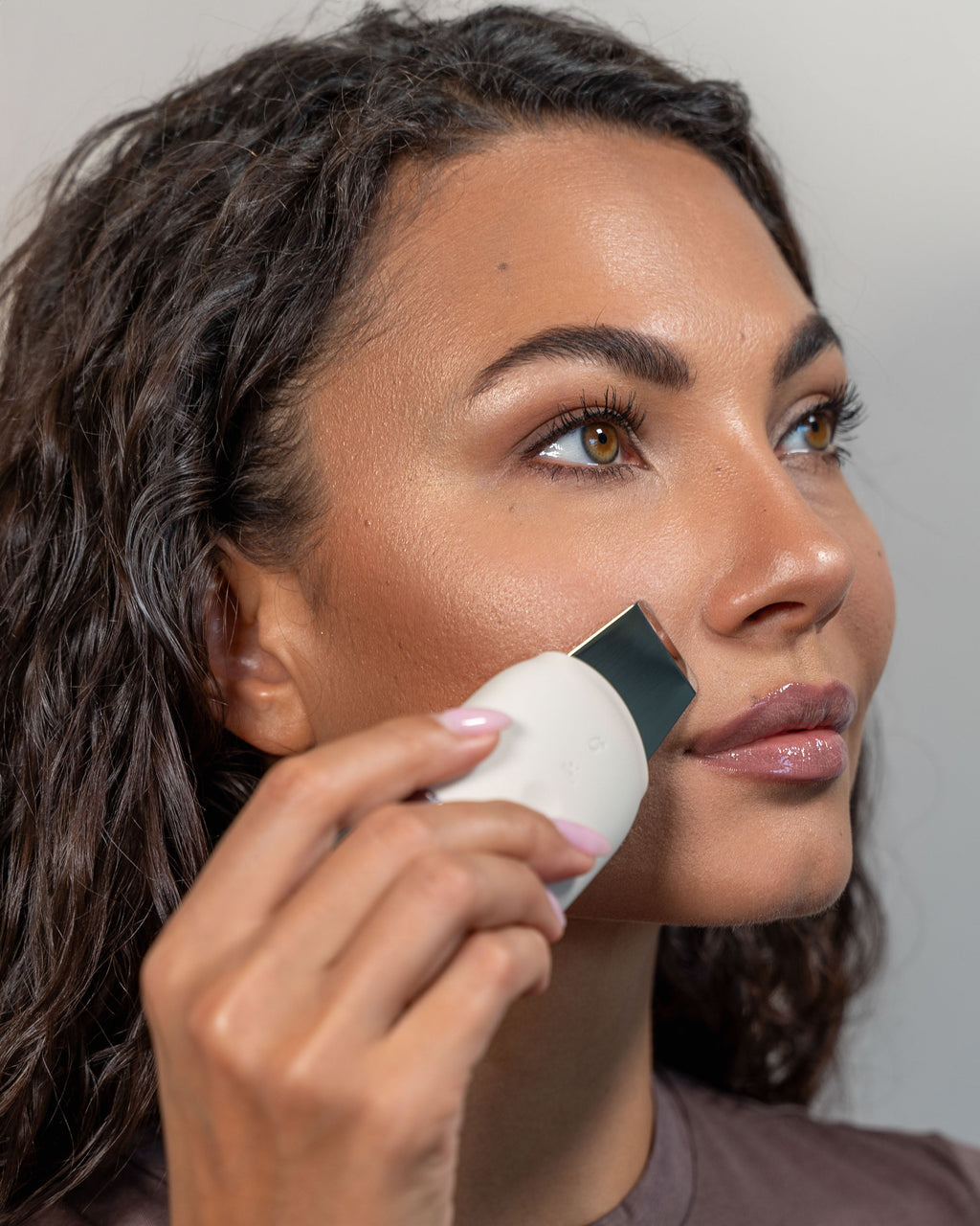 Blyss Iris Ultrasonic Facial Scrubber & Skin Spatula Clearer skin. Smoother glow.