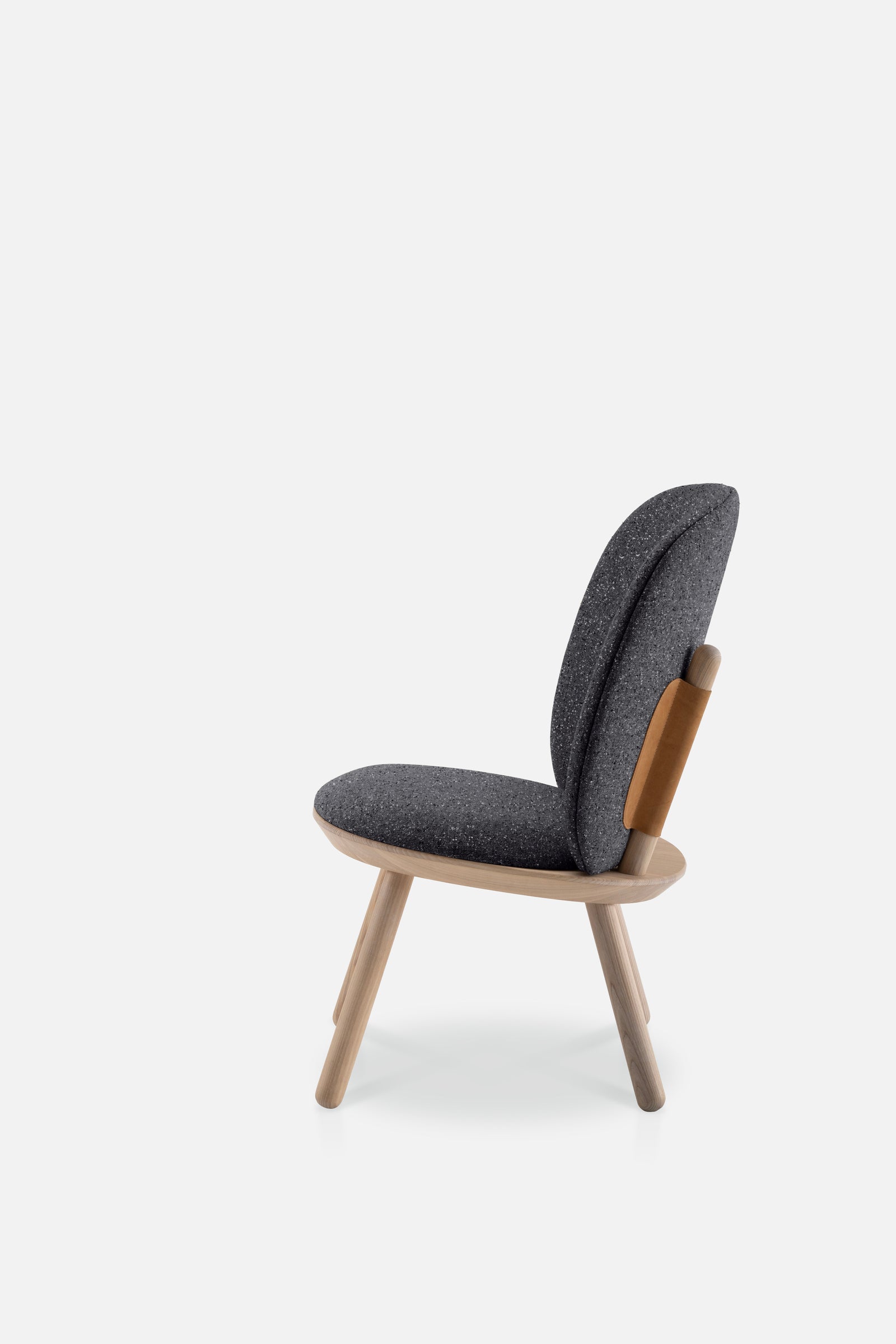 Naïve Low Chair – Svart Massiv Ask