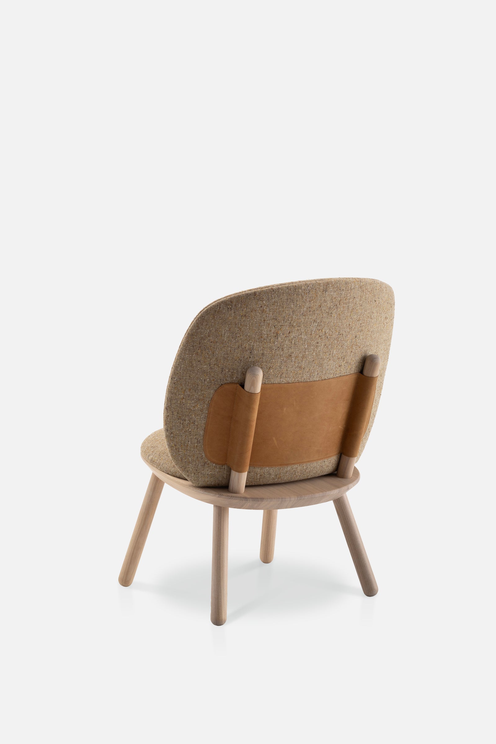 Naïve Low Chair – Svart Massiv Ask