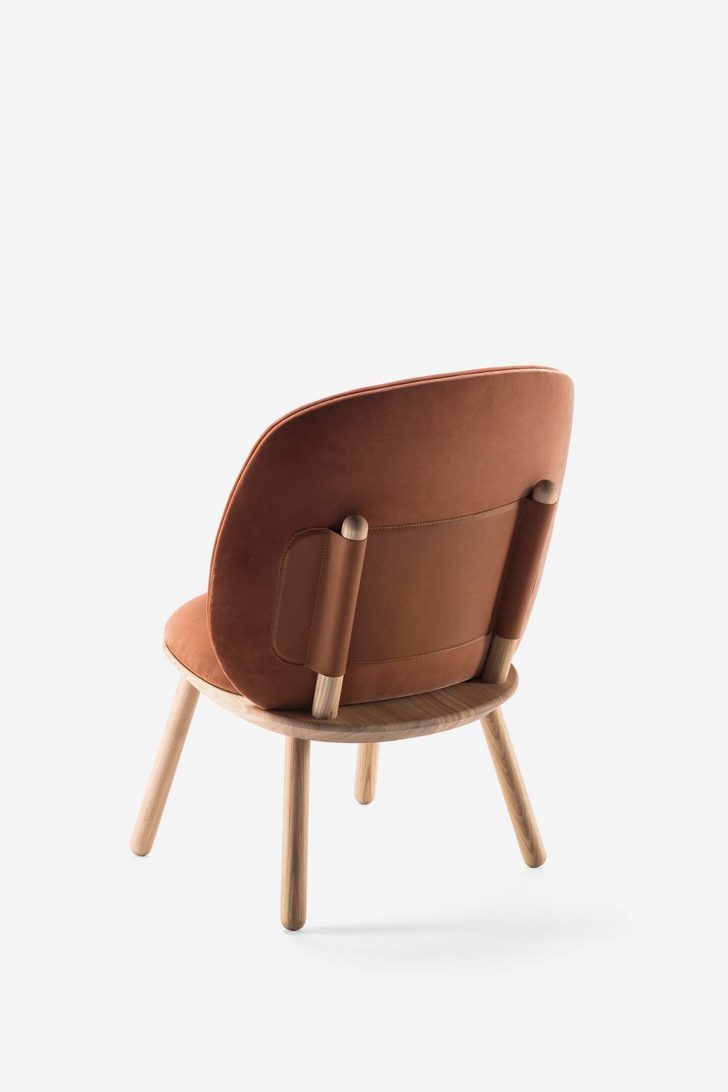 Naïve Low Chair – Svart Massiv Ask