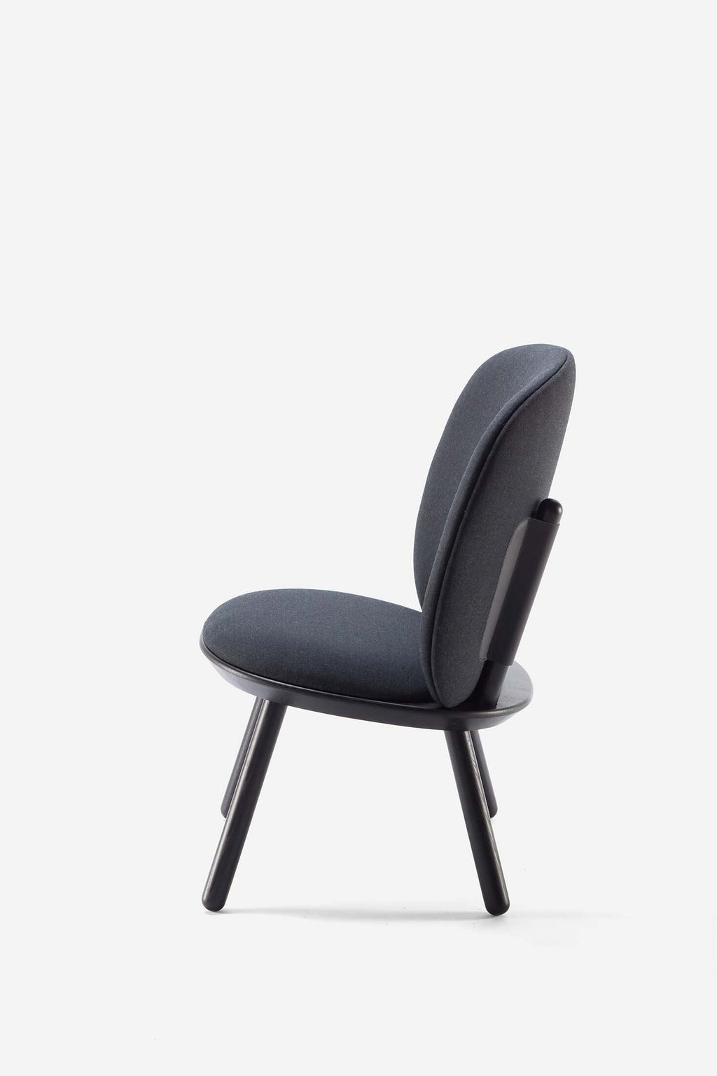 Naïve Low Chair – Svart Massiv Ask