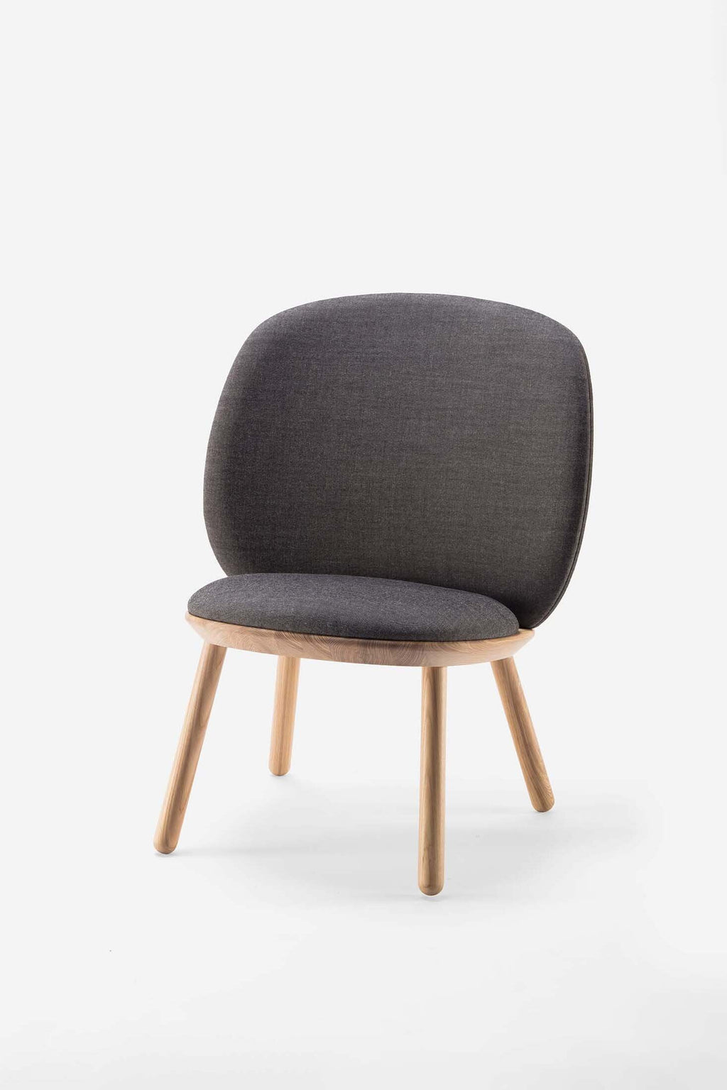 Naïve Low Chair – Svart Massiv Ask