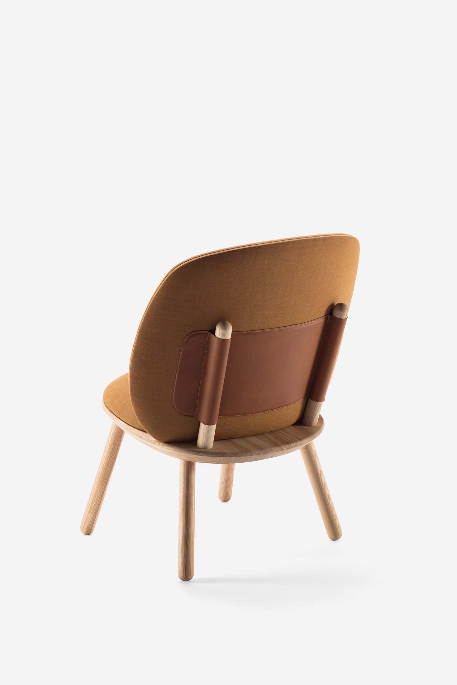 Naïve Low Chair – Svart Massiv Ask
