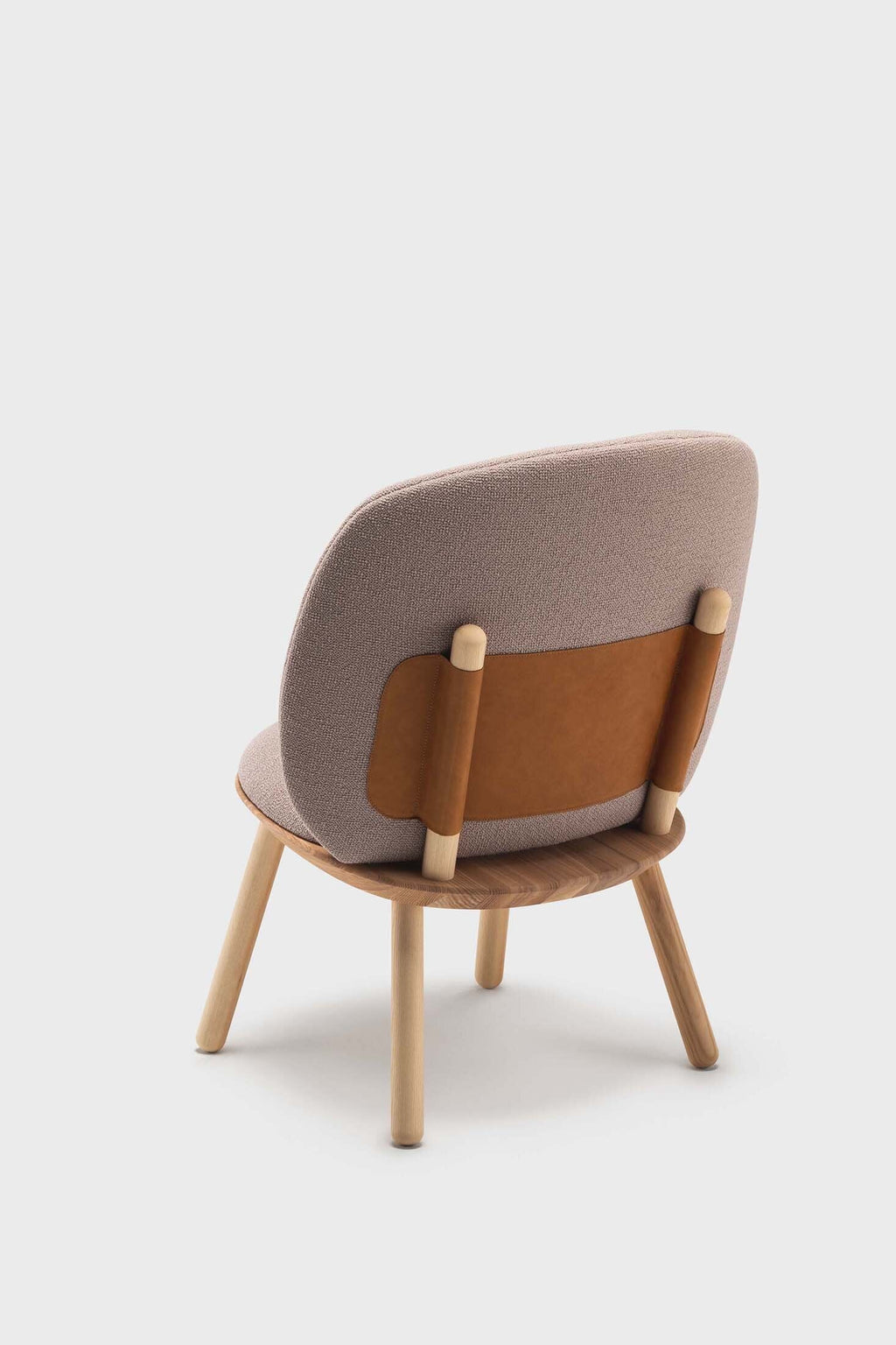 Naïve Low Chair – Svart Massiv Ask
