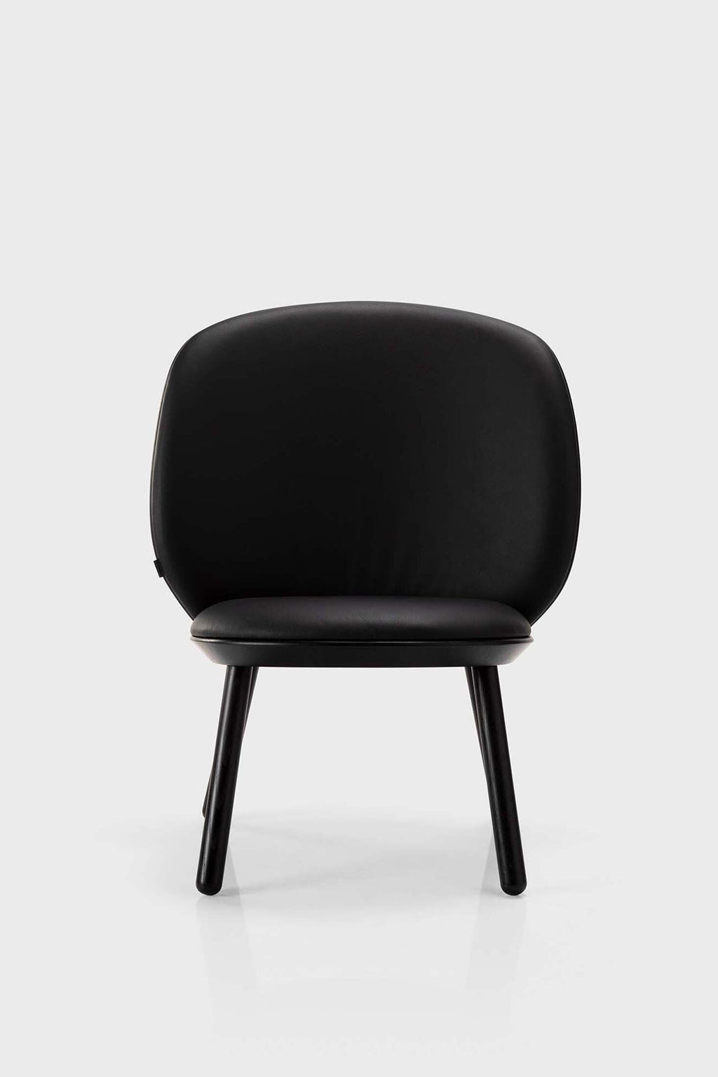 Naïve Low Chair – Svart Massiv Ask