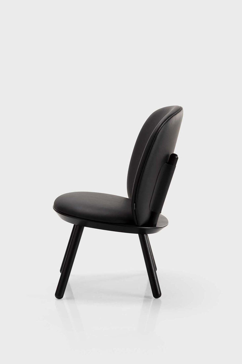Naïve Low Chair – Svart Massiv Ask