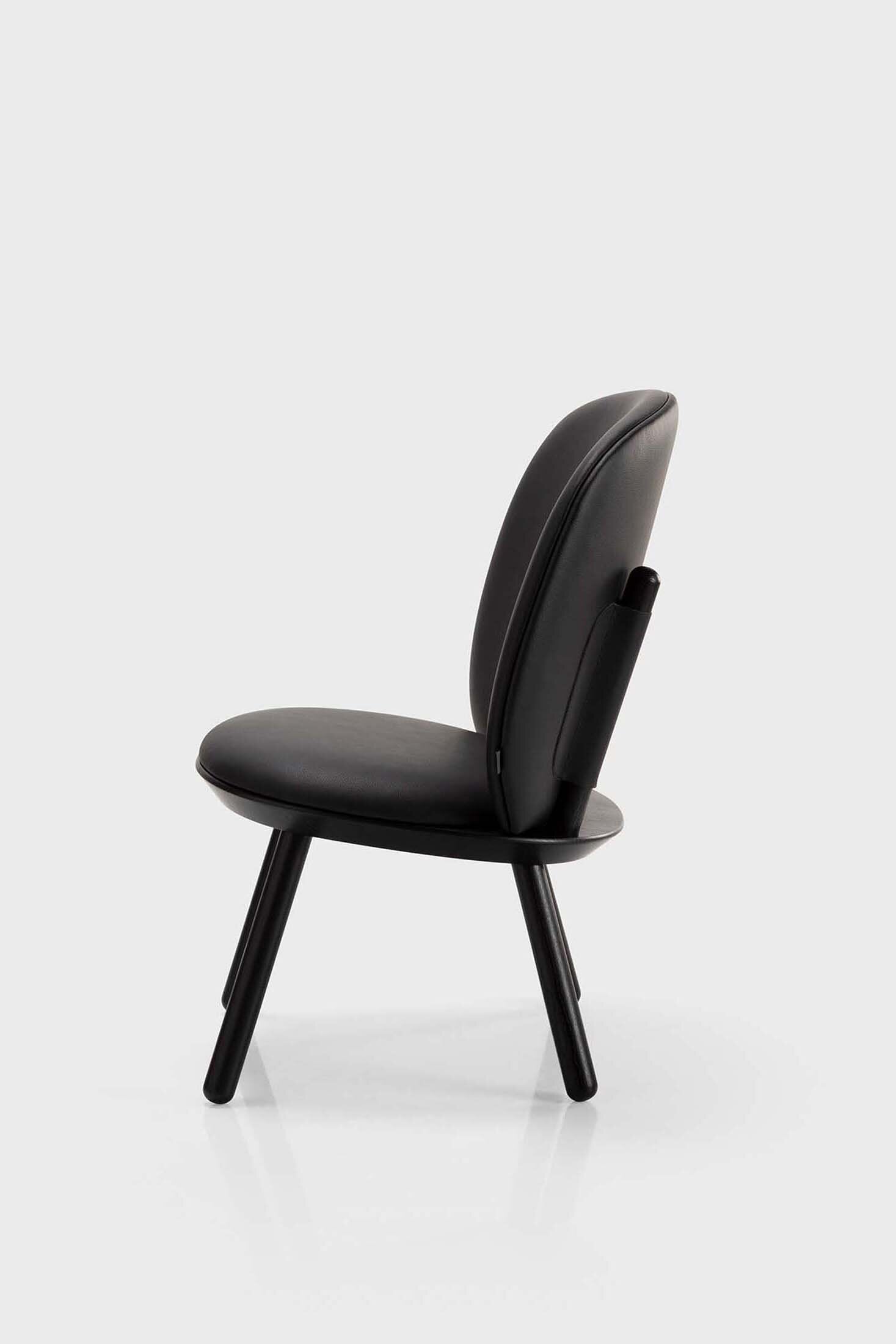 Naïve Low Chair – Svart Massiv Ask