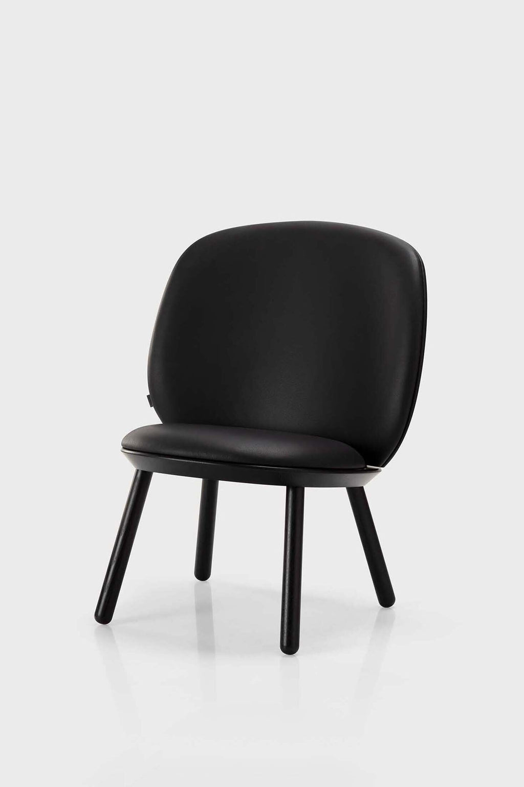 Naïve Low Chair – Svart Massiv Ask