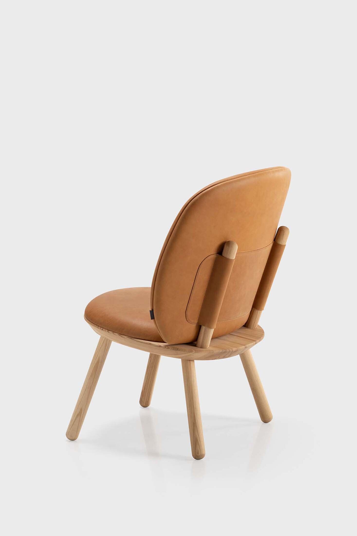 Naïve Low Chair – Svart Massiv Ask
