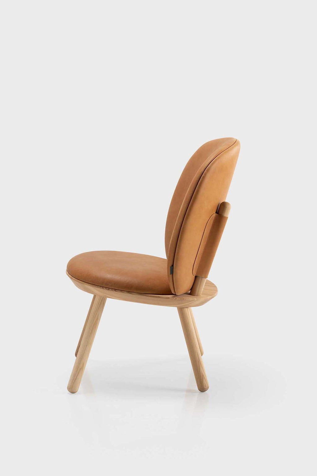 Naïve Low Chair – Svart Massiv Ask
