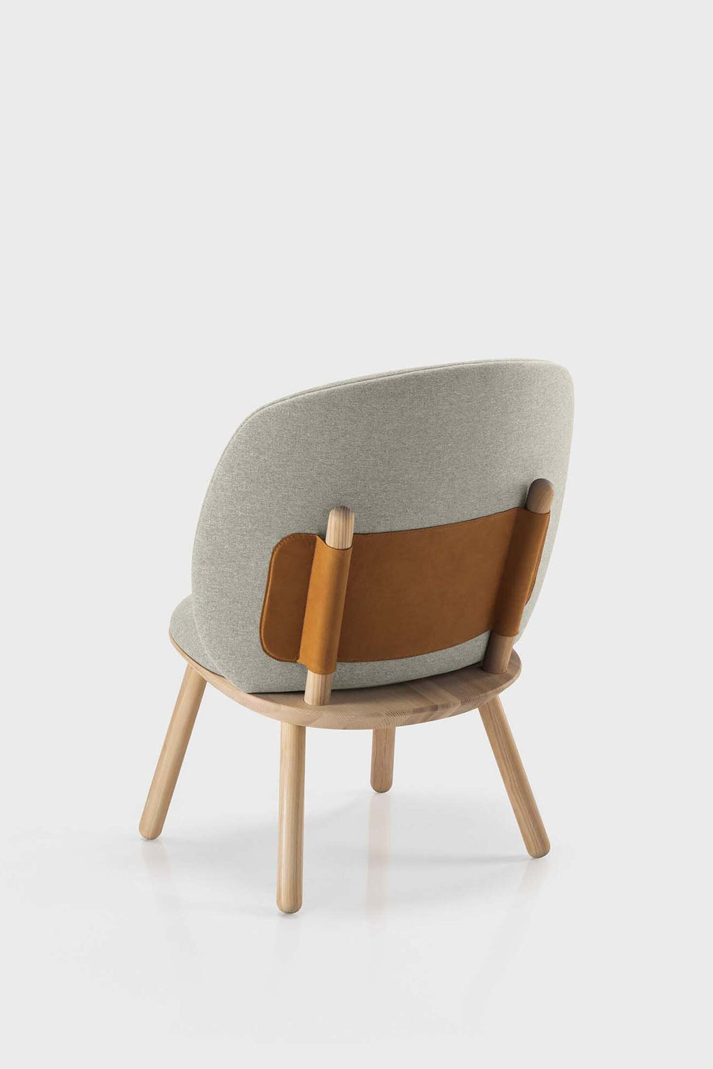 Naïve Low Chair – Svart Massiv Ask