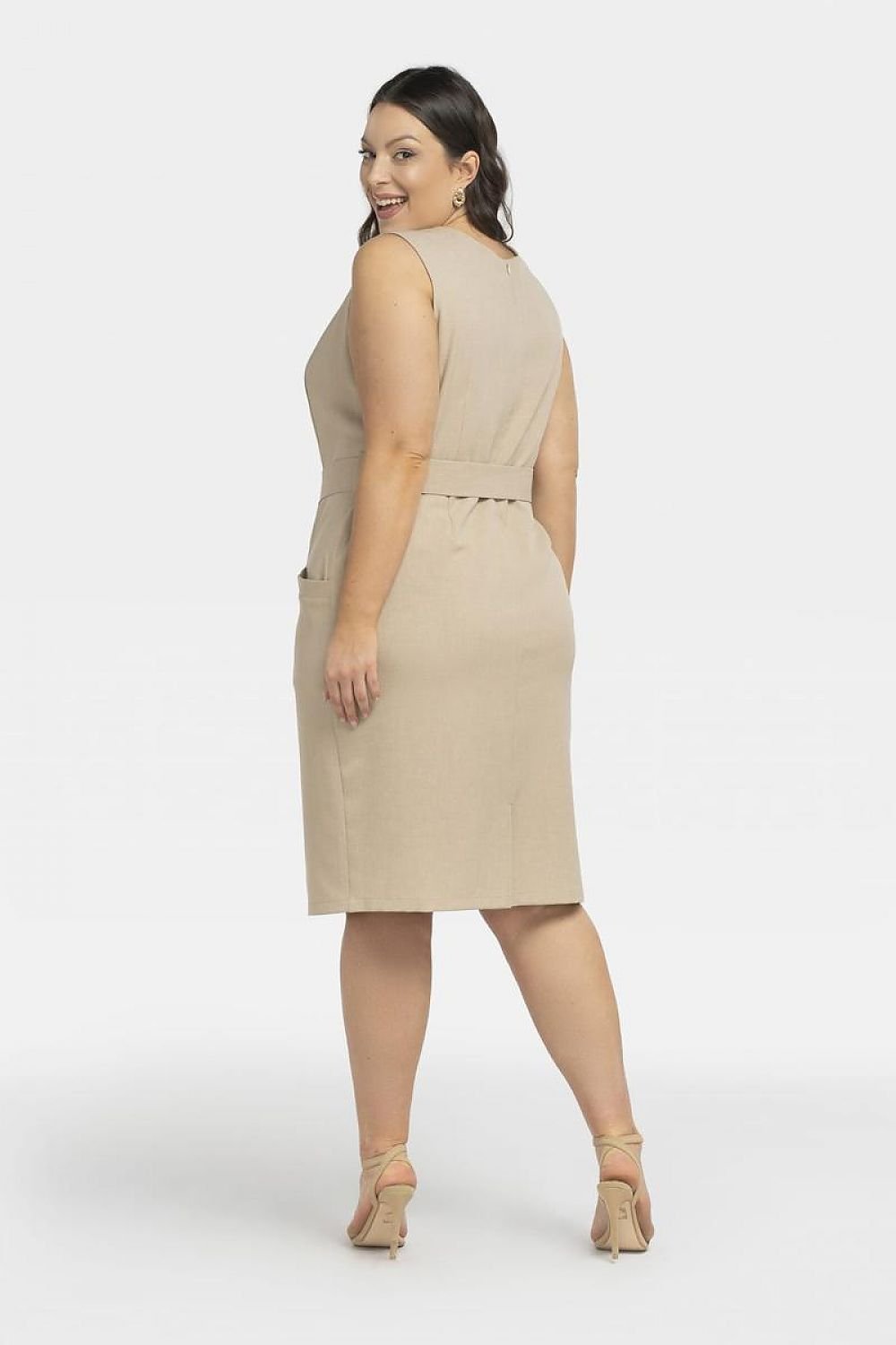 V-ringad Midiklänning med Skärp beige plussize