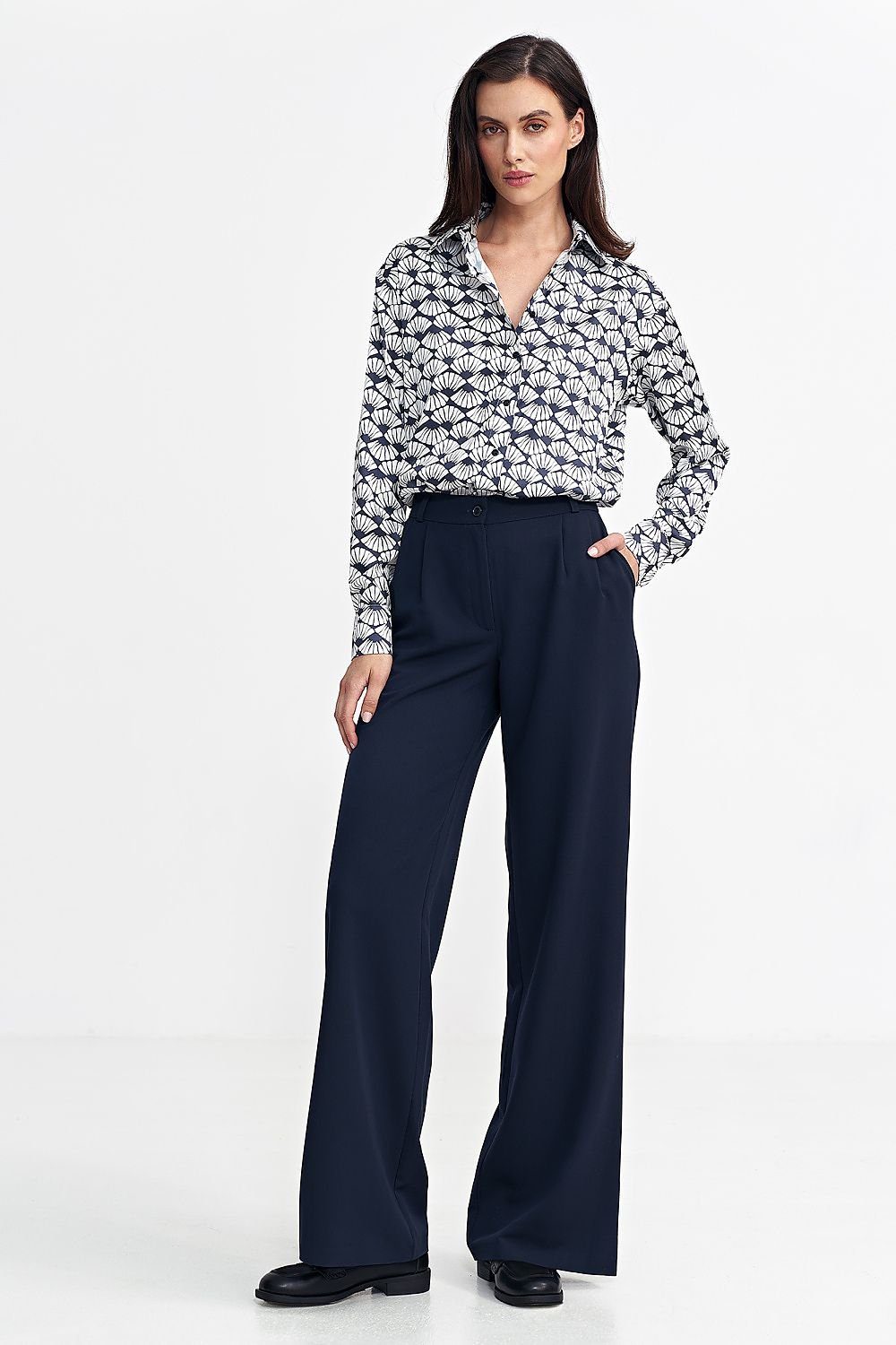 Wide leg trousers