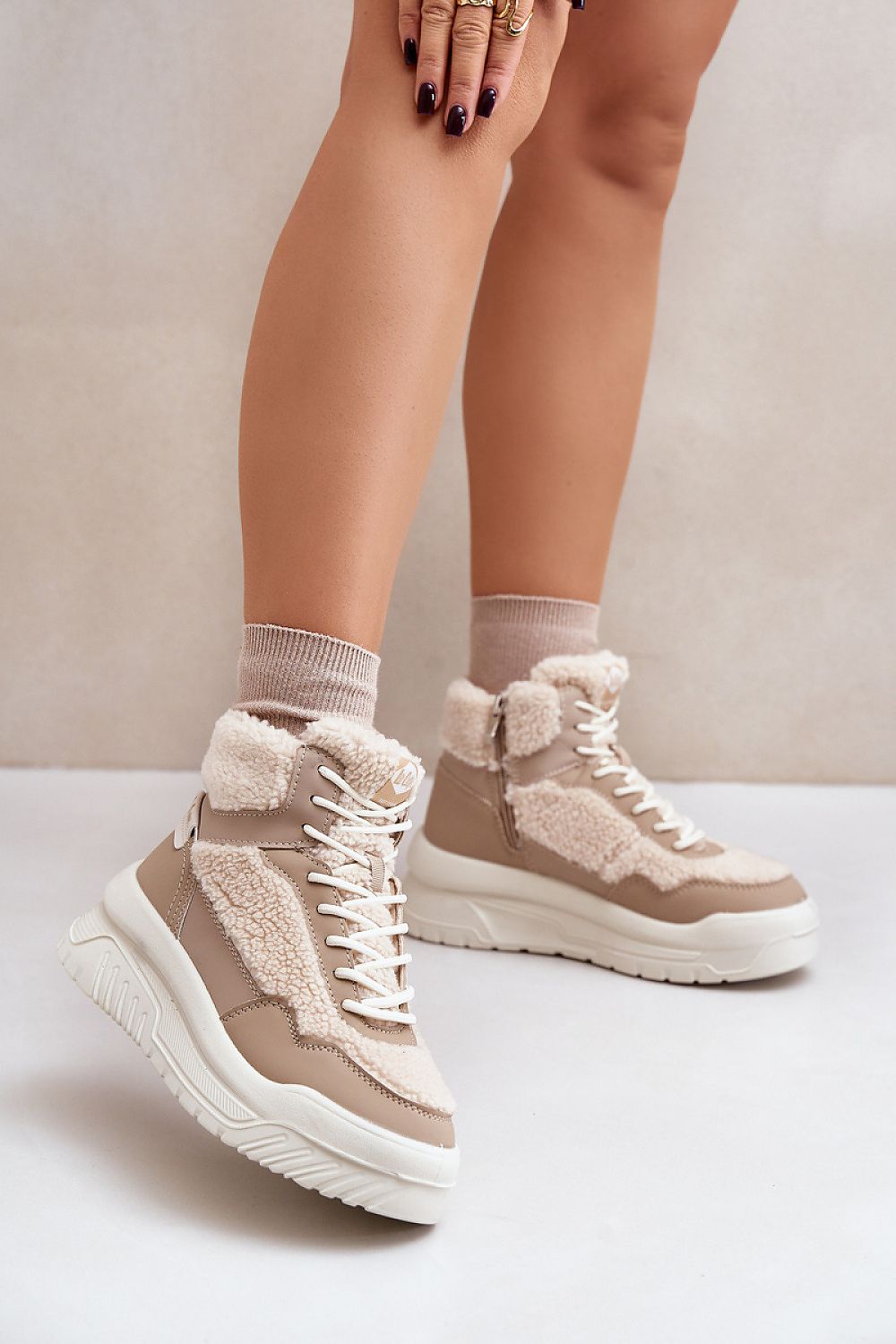 Varma sneakers med fårskinnspäls Beige