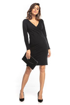 V-ringad vardagsklänning i bomull svart