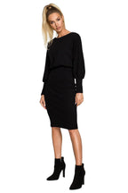 Knälång klänning med båt urringning svart