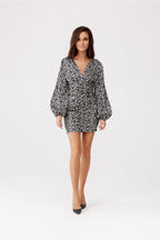 V-ringad Miniklänning Med Puffärm