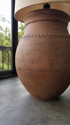 Terracotta Nº54 — Candeeiro Artesanal de Chão