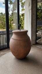Terracotta Nº54 — Candeeiro Artesanal de Chão