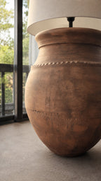 Terracotta Nº54 — Candeeiro Artesanal de Chão