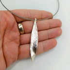 Olive Leaf Necklace – Handgjort Halsband i Återvunnet Silver & 18K Guld