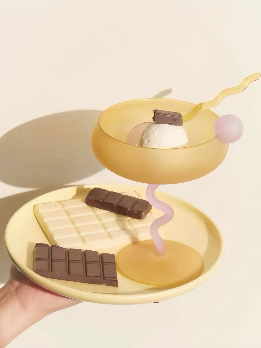 Jelly Bean Coupe Glass – Handblåst Cocktailglas med Lekfull Elegans