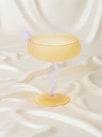 Jelly Bean Coupe Glass – Handblåst Cocktailglas med Lekfull Elegans