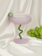 Jelly Bean Coupe Glass – Handblåst Cocktailglas med Lekfull Elegans