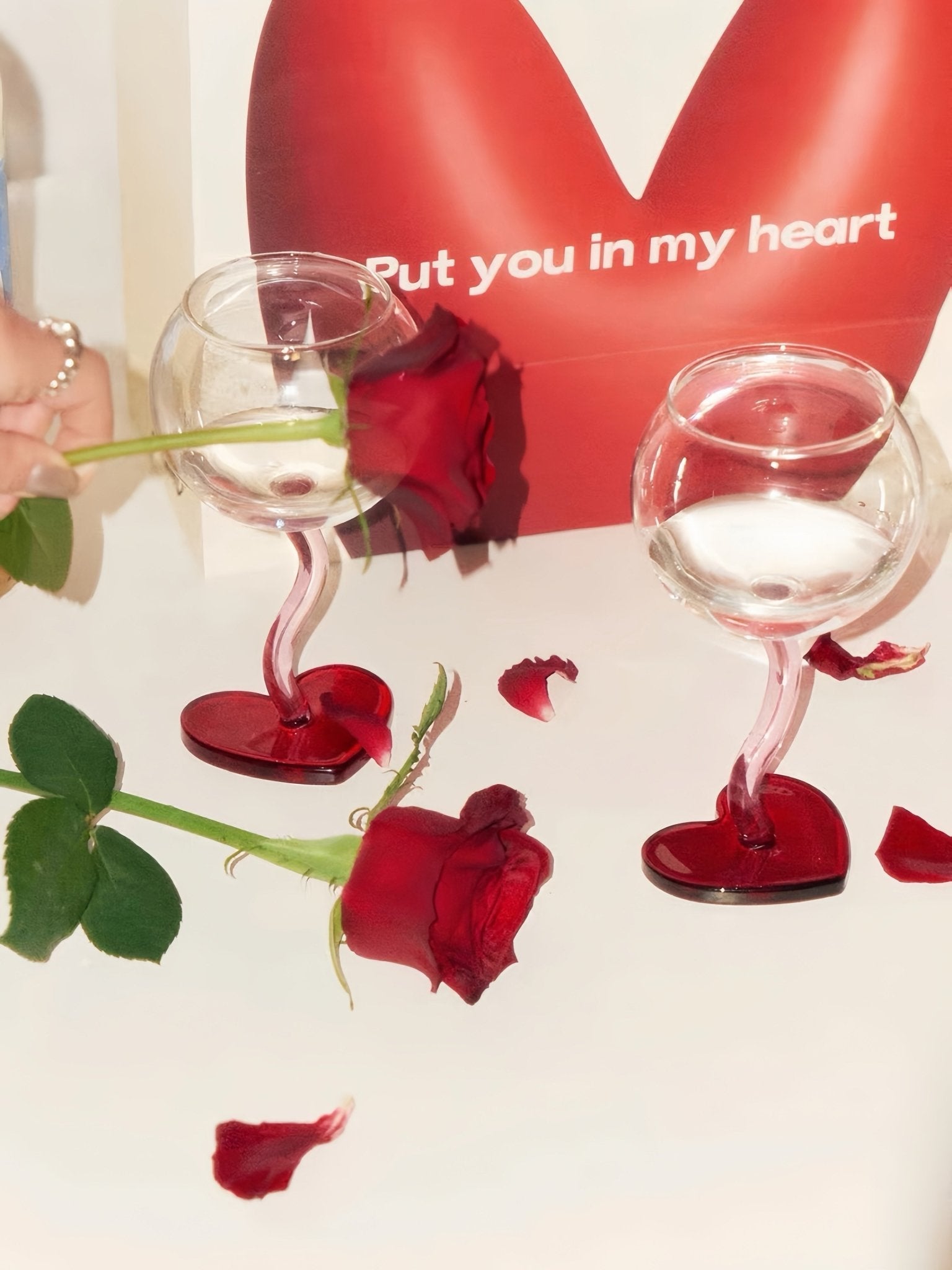 Romantiska Vinglas med Hjärtformad Fot – Presentset om 4