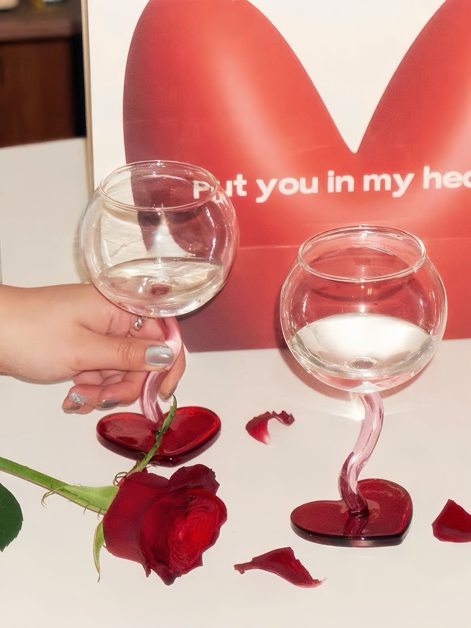 Romantiska Vinglas med Hjärtformad Fot – Presentset om 4